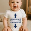 Body bébé humoristique Bouffe entrée sortie avec le texte LA BOUFFE ENTRE ICI LA BOUFFE SORT ICI