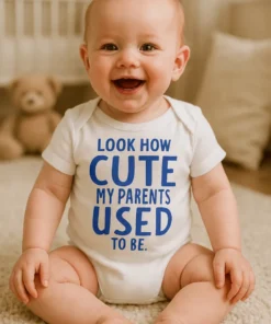 Body bébé Parents trop mignons avec slogan LOOK HOW CUTE MY PARENTS USED TO BE..