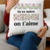 Coussin humoristique Maman notre reine avec le texte MAMAN tu es notre REINE on t'aime