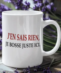 Mug humoristique Je bosse juste ici avec le slogan J'EN SAIS RIEN, JE BOSSE JUSTE ICI..