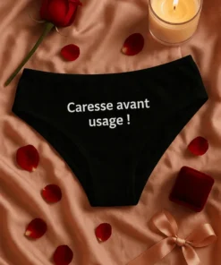 T-shirt humoristique Sous-vêtements femme À caresser avant usage avec slogan Caresse avant usage !