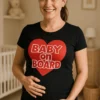 T-shirt de grossesse Bébé à bord cœur avec inscription BABY on BOARD