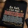 T-shirt drôle cowboy avec le texte En fait, c’est mon deuxième rodéo. design typographique western moderne