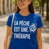 T-shirt humoristique pêche avec le slogan LA PÊCHE EST UNE THÉRAPIE