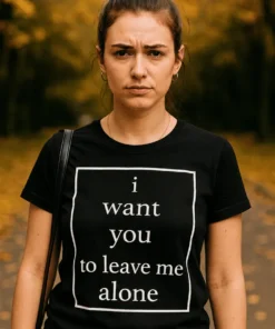 T-shirt humoristique Laisse moi tranquille avec le slogan i want you to leave me alone