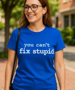 T-shirt humoristique On ne répare pas la stupidité avec le slogan you can't fix stupid