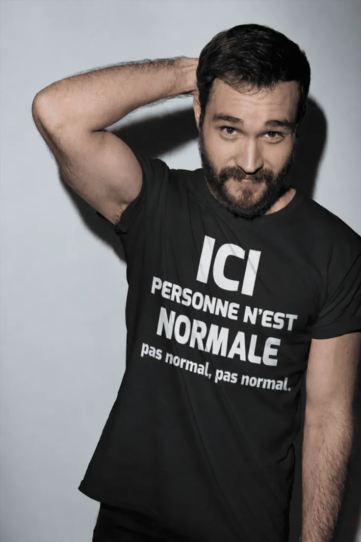 T-shirt humoristique Pas normal ici avec le texte ICI PERSONNE N'EST NORMALE pas normal, pas normal..