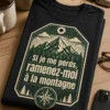 T-shirt randonnée montagne avec slogan Si je me perds, ramenez-moi à la montagne, graphique style étiquette de voyage, silhouette de montagnes et boussole, en vert forêt et crème