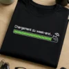 T-shirt minimaliste tech avec barre de chargement à 99 % et petit parasol, slogan Chargement du week-end…
